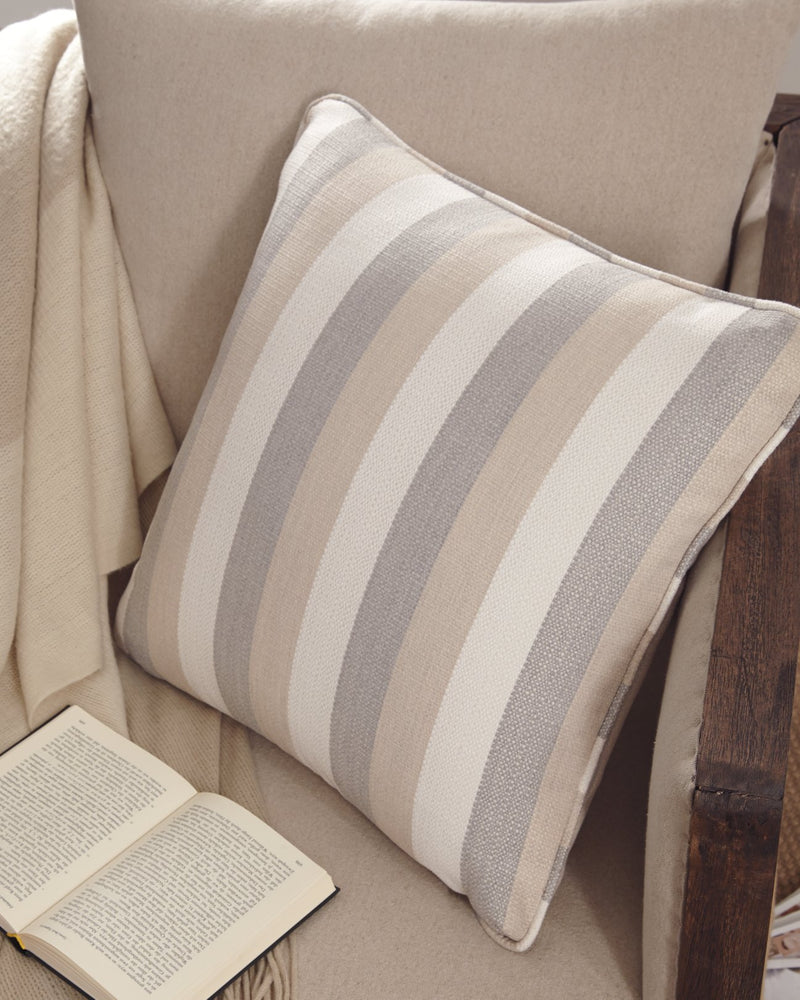 Mistelee Pillow (Set of 4) image